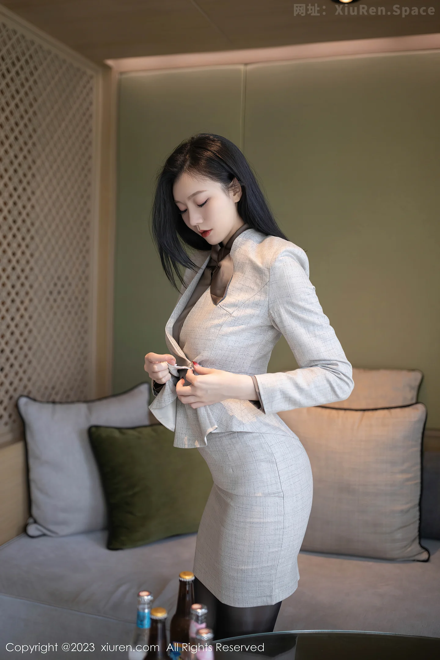 图片[6]-[XiuRen秀人网] VOL.6951 模特安然anran灰色职业Ol装露红色蕾丝内衣秀曼妙身姿诱惑写真79P-秀人网官方网站